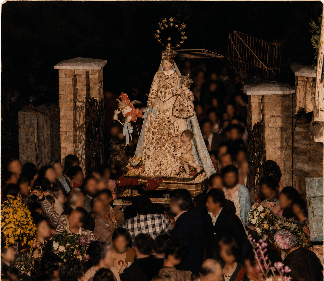 Santa Maria del Soccorso in processione alla contrada Graffure - Paternopoli. Per gentile concessione della famiglia L. Romano.